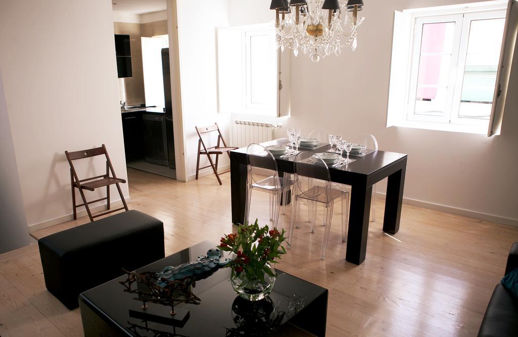 Triplex With Garage - Praca Das Flores Lissabon Zimmer foto