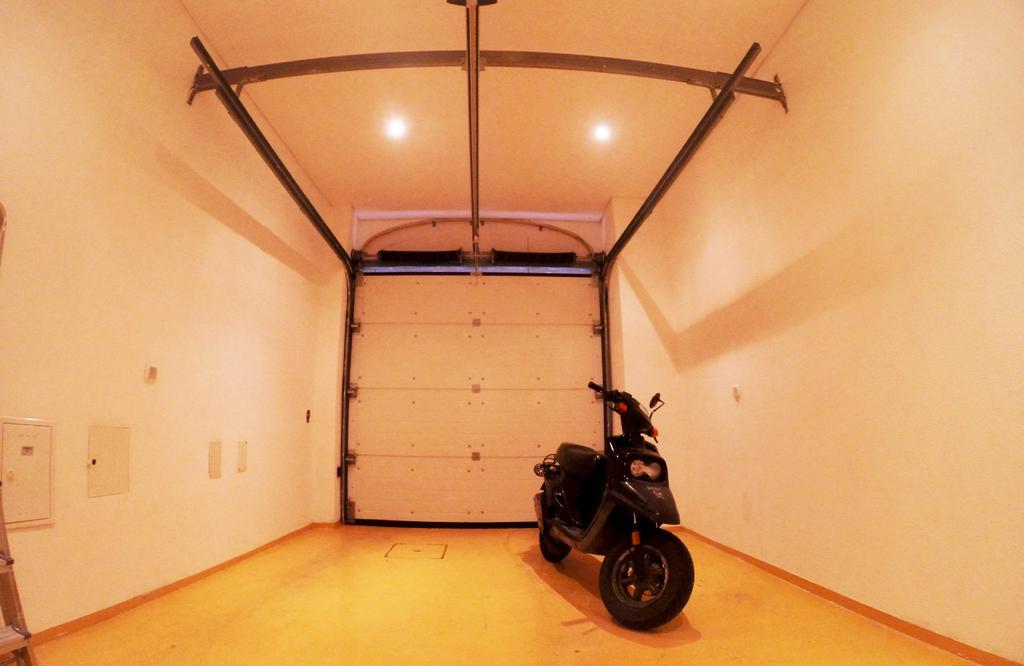 Triplex With Garage - Praca Das Flores Lissabon Zimmer foto