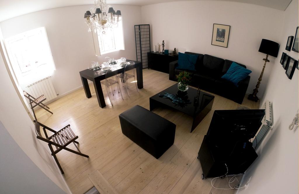 Triplex With Garage - Praca Das Flores Lissabon Zimmer foto